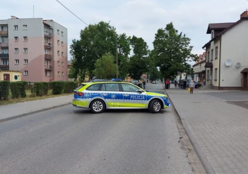 Śmiertelne potrącenie pieszej. Nie żyje 88-letnia kobieta, która przechodziła przez jezdnię poza wyznaczonym przejściem