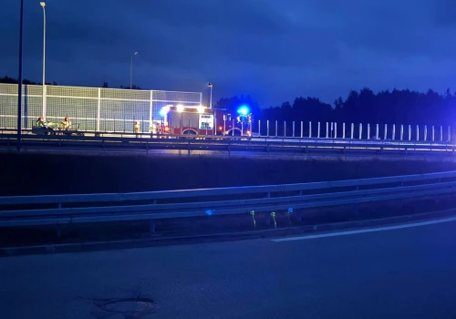 Dachowanie na A4 pod Rzeszowem. Droga w kierunku miasta zablokowana