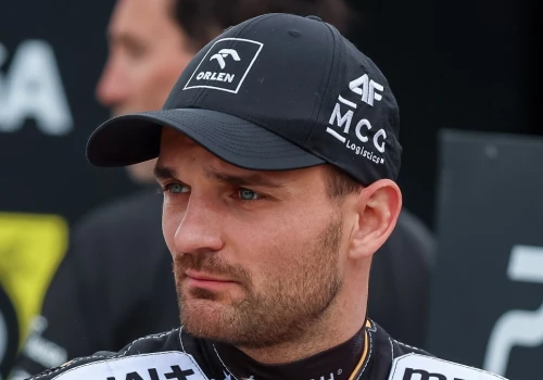 Pech Bartosza Zmarzlika na Grand Prix w Manchesterze. Polak zaliczył niegroźny upadek