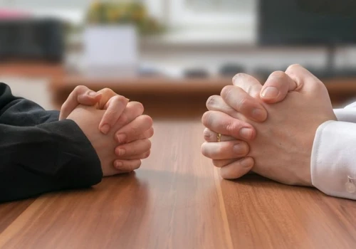 Jak rozmawiać z szefem o podwyżce? Przydatne wskazówki