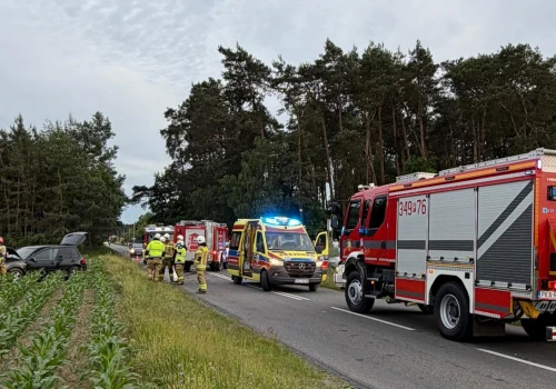 Kolizja drogowa z udziałem dwóch samochodów osobowych