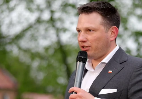 Minister Cienkowska długo szukała artystki, którą chciała pokazać jako tą zdolną…