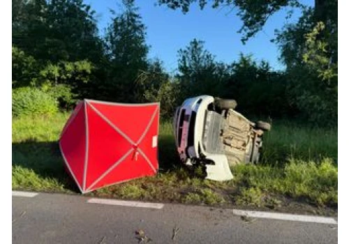 Śmiertelny wypadek w sobotni poranek. Dachowali po zderzeniu z dzikiem