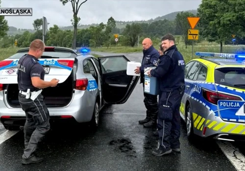 Policjanci ze Świdnicy pomogli w pilnym transporcie krwi