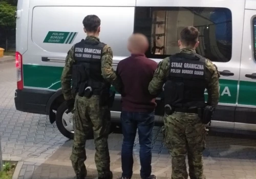57-latek zatrzymany po wyłowieniu suma z jeziorka na Gocławiu. Został przymusowo wydalony z Polski