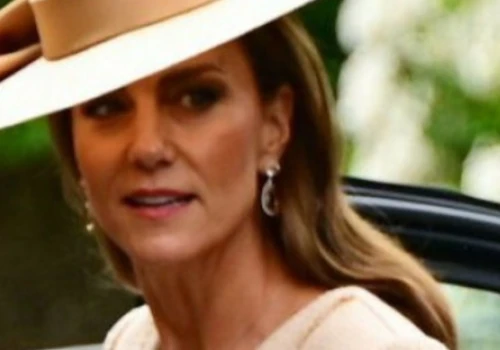 Kate na ślubie siostrzeńca Karola III. Dopiero w tej stylizacji widać, jaka jest chudziutka