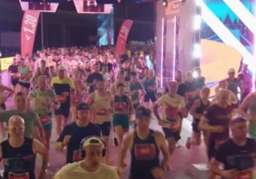 12. Nocny Wrocław Półmaraton wystartował. Przez miasto biegnie ponad 20 tysięcy ludzi!