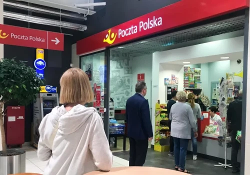 Już 2 tysiące placówek Poczty Polskiej przeszło rewolucję. “Wprowadziliśmy tysiące nowych produktów. I tyle samo wycofaliśmy”