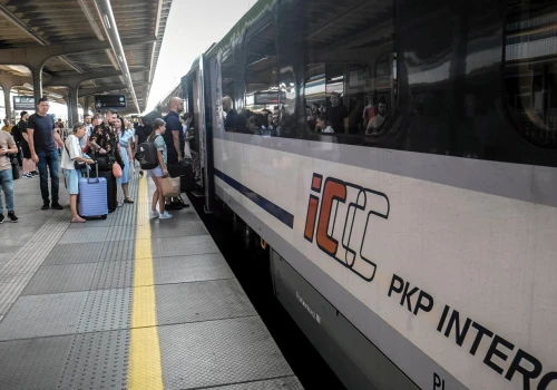 To najdłuższe połączenie kolejowe w Polsce. Pociąg pokonuje ponad 1000 km