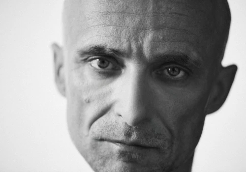 Artur Rojek prezentuje dwa nowe single: „Yeti” i „W objęciach”!