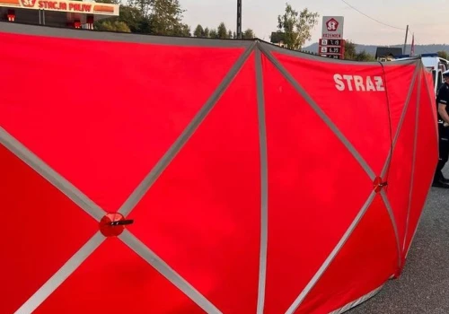 Pożar zakładu oponiarskiego w Markowej. Na miejscu 28 zastępów straży pożarnej