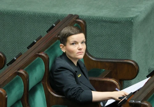 Cienkowska: System wsparcia już istnieje, włączamy w niego artystów