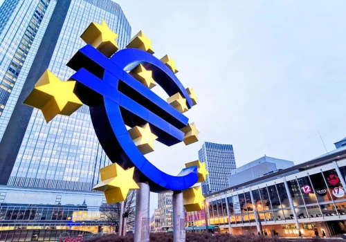 Jastrzębi zwrot we Frankfurcie. EBC zaczął podnosić stopy przez inflację, chociaż widmo recesji w strefie euro narasta
