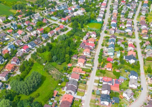 Małomiasteczkowa klasa średnia złożyła broń. "Zaczadzeni Balcerowiczem"