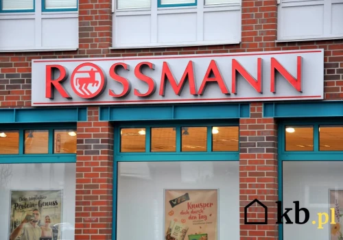 Rossmann ściął cenę o prawie 100 zł! Te luksusowe perfumy znanej piosenkarki to hit