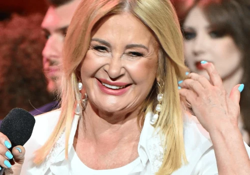 Majka Jeżowska w ultraskrótkiej mini wdrapała się na samą górę. Tłumy na Paradzie Równości