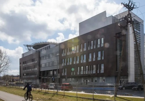 Kto korzystał z pomocy lekarza-milionera? Polityk KO: 
