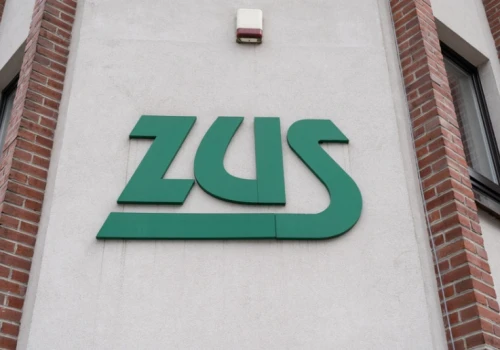 ZUS wydał pilny komunikat. Oszuści przejmują pieniądze ze świadczeń