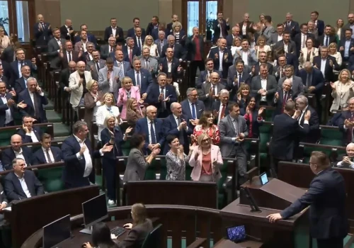 Politykowi zrobiło się szkoda Kaczyńskiego, błyskawiczna reakcja PiS. „To się nie liczy, to klakierzy”
