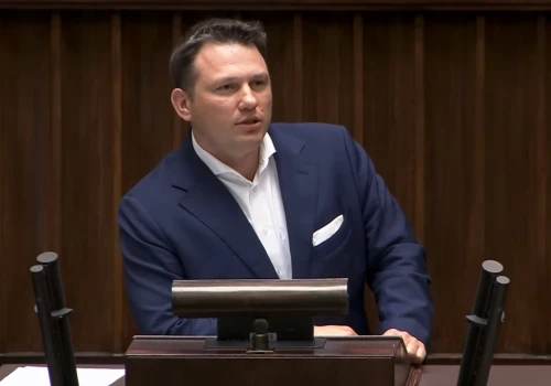 Platforma nie zrobiła nic z Kacprzykiem? Zrobiła! Wywalili z pracy lekarza, który o tej patologii informował