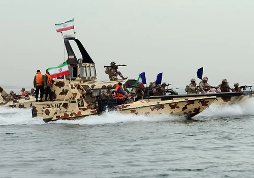 Iran znów zamknął cieśninę Ormuz, Izrael może próbo­wać sabo­to­wać poro­zu­mienie