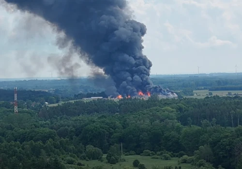 Pożar na Pomorzu. W Charnowie płonie fabryka aerozoli