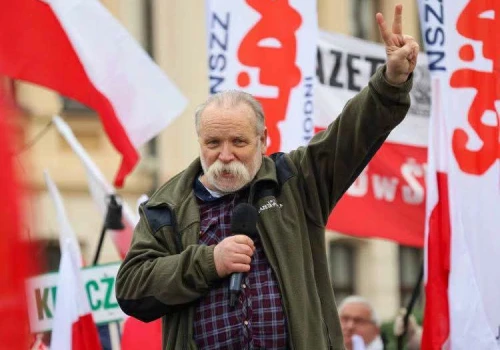 Adam Borowski zasługuje na szacunek, a nie na polityczne wystawianie go na przegraną