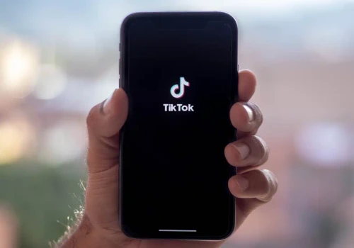 AI przejęło TikTok! Ponad połowa filmów na platformie to wytwór AI