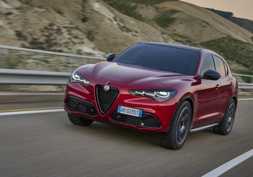 Alfa Romeo miała iść w elektryczną przyszłość. Teraz ponownie walczy o przetrwanie