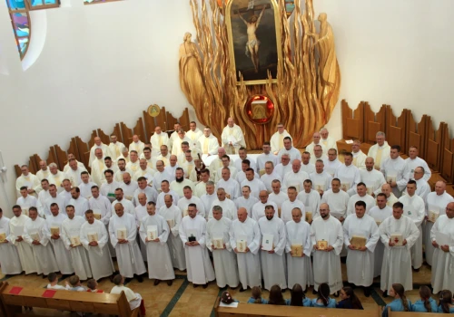 Będą nieść Eucharystię chorym. Diecezja tarnowska ma 70 nowych szafarzy