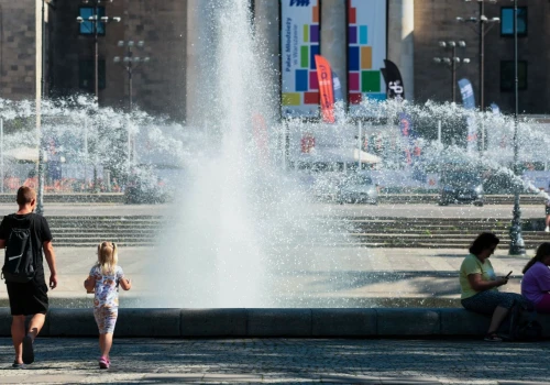 Surowe kary za takie zachowanie podczas upałów. 500 zł mandatu to tylko początek problemów