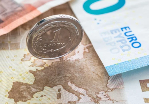 Funt po 5 złotych. Frank szwajcarski najdroższy od marca