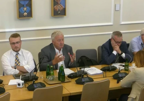 Dlaczego wsparcie nie trafia do rolników? Były minister: „Marnuje się cholernie dużo pieniędzy”