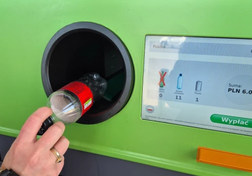Butelkomaty dotrą wreszcie na osiedla. Pieniądze z kaucji przeleją na kartę