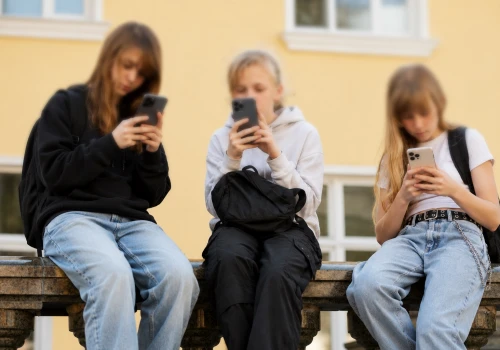 Rzadko spotykana zgodność w sprawie szkół i przedszkoli bez telefonów. Prawie cały Sejm za przyjęciem nowelizacji ustawy – Prawo oświatowe!