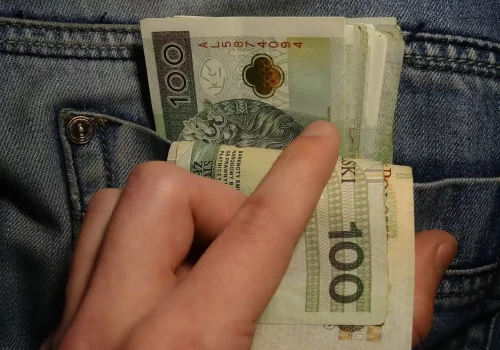 Świadczenie 800 plus a zdolność kredytowa. Czego UKNF oczekuje od banków?