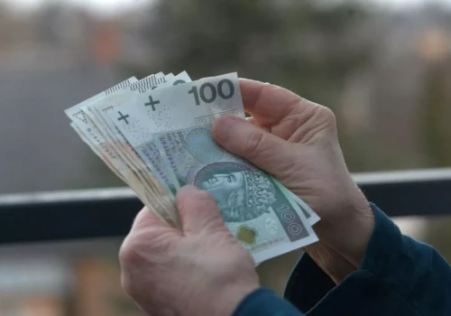 Gotówka czy przelew? Ważne zasady przy sprzedaży maszyn rolniczych