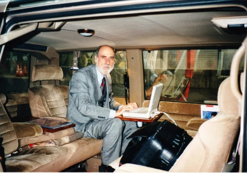 „Ojciec internetu” kończy karierę. Vinton Cerf odchodzi z Google po ponad 20 latach