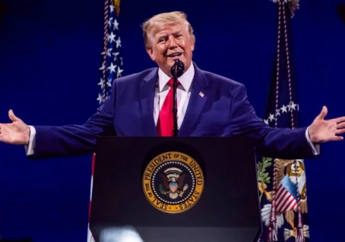 Trump przemówił mimo zagrożenia burzą