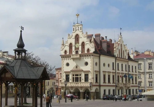 Urząd Miasta Rzeszowa prowadzi nabór na 3 stanowiska – praca w administracji