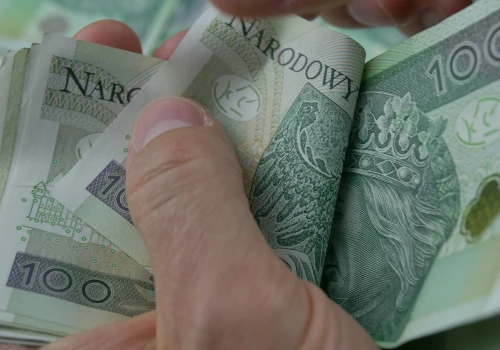 Praca za ponad 10 tys. zł brutto i auto służbowe na wyłączność. Do tego premie i jedna zmiana
