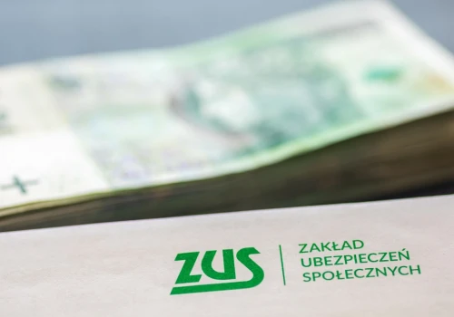 ZUS wypłaci 1600 zł wyrównania w lipcu. Sprawdź, kto dostanie pieniądze