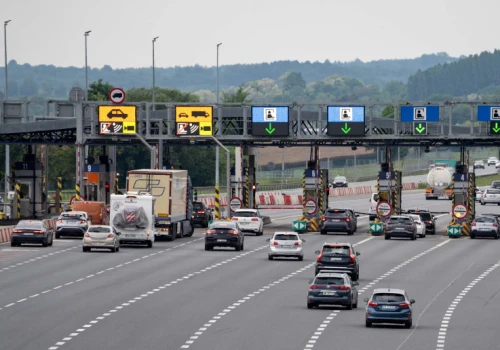 Koniec szlabanów i trzeci pas ruchu. Państwo przejmuje obleganą autostradę