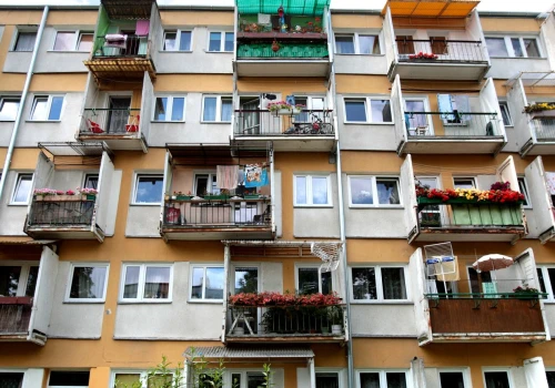 To może być koniec balkonów, jakie znamy. Rząd szykuje zmiany dla właścicieli mieszkań