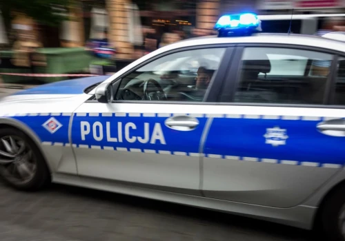 Pościg i obława w Olsztynie. Kierowca porzucił auto, policja przeczesuje miasto