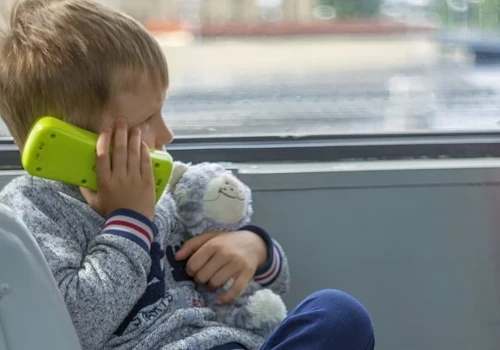 Koniec z telefonami w szkołach podstawowych i przedszkolach. Sejm podjął decyzję
