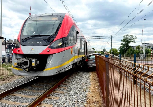 Radomsko. Senior wjechał wprost pod pociąg
