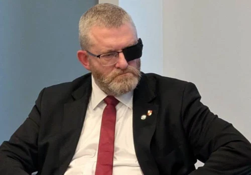 Grzegorz Braun ukarany przez Parlament Europejski. 