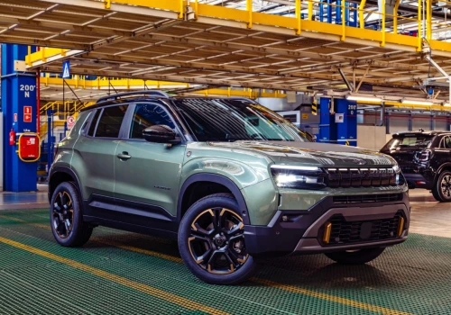 Tyski Jeep Avenger przechodzi lifting. Producent dorzuca matrycowe LED-y i potężnie ścina cenę