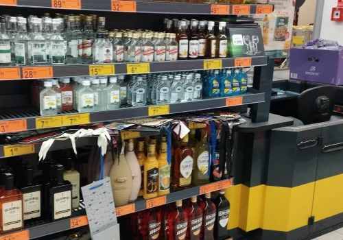 Mieszkańcy za wydłużeniem nocnej prohibicji, Krakowska Kongregacja Kupiecka – przeciw. Co zrobią radni?